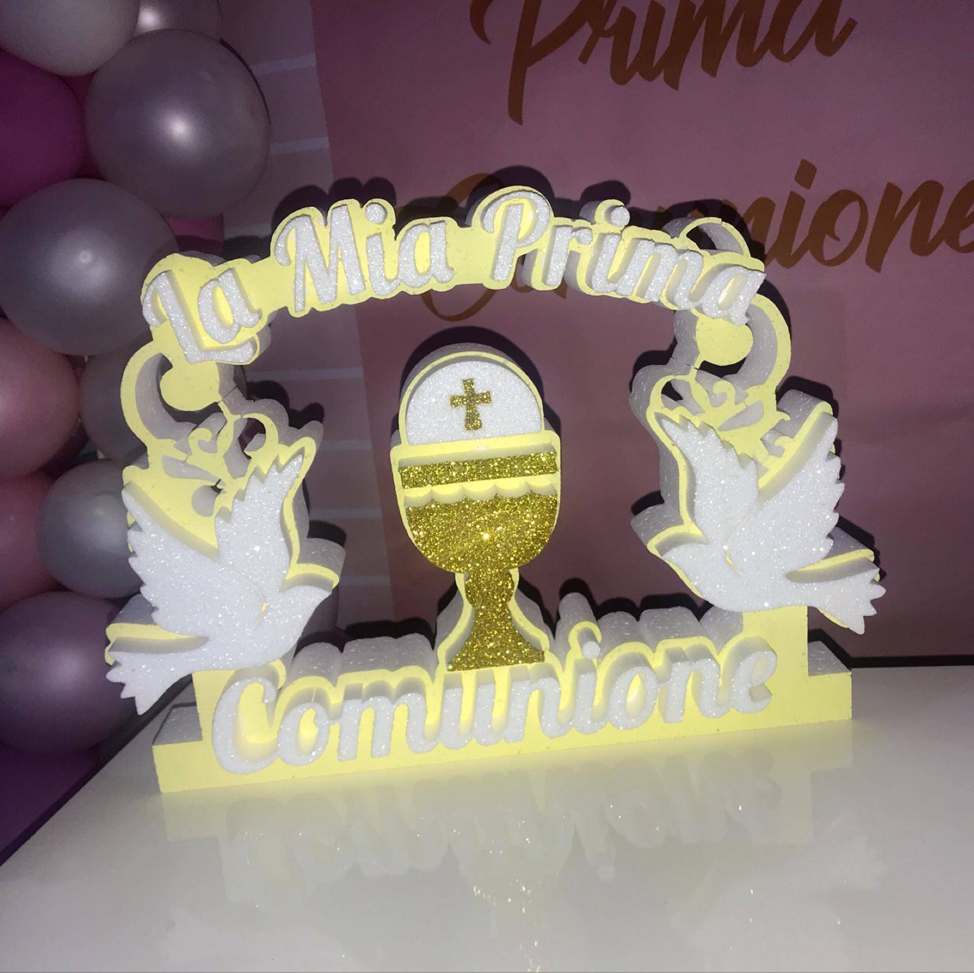 Elegante Decorazione Prima Comunione in Polistirolo 40cm x 5cm Colombe  Glitterate e Coppa Comunione Oro -  Italia