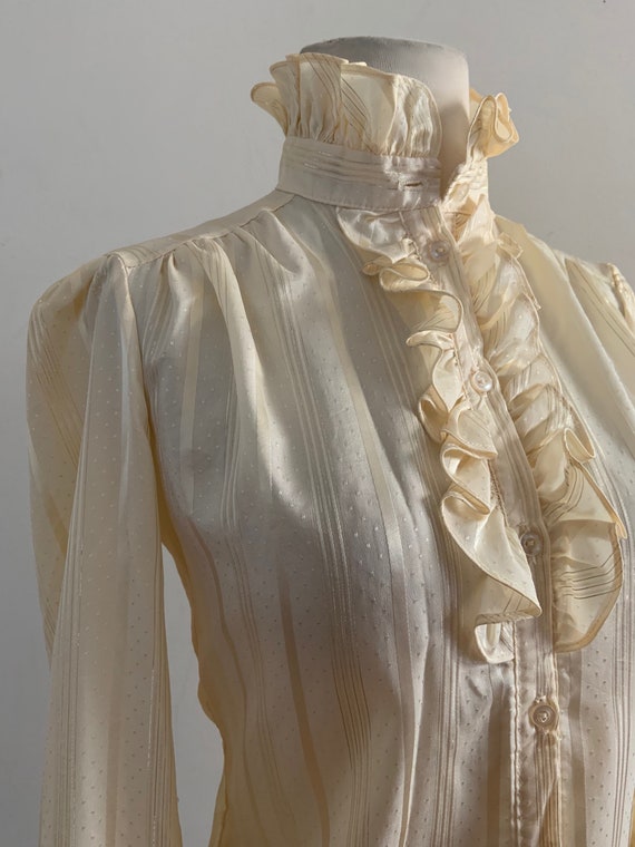 Vintage 1970s Ruffled Off White Blouse / Vintage 7