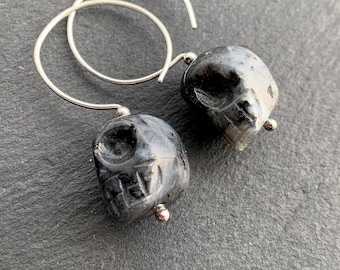 Norwegische Larvikit Legend of the Crystal Skull Creolen mit Handgeschmiedeten 925 Sterling Silber Ohrhaken