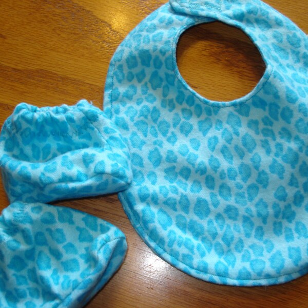 On Sale 15 inch Doll Clothes Set  1 Bib 1 pair slippers flannel fabric tourquoise print DYD123