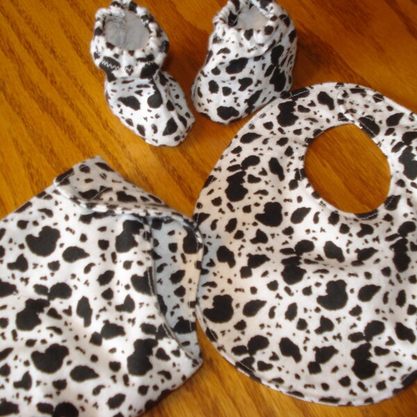 15 inch Doll Clothes Set 1 Diaper 1 Bib 1 pair slippers flannel fabric black and white  DYD120