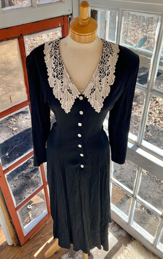 Vintage Silky Black DRESS with Gorgeous Cream LACE