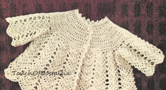 2 Styles of Baby Lacy matinée Coats /& Shawls dans 3-ply /& 4-ply Knitting Pattern