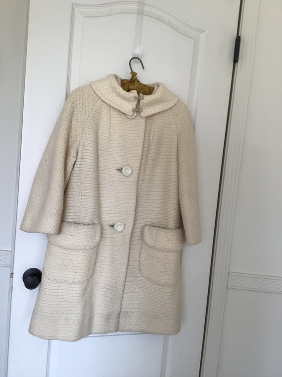 Vintage 1960s ELEGANT Off White COAT Wool No  Fur… - image 2