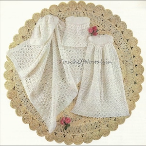 Bonus Taufkleid Set Häkelanleitung - HEIRLOOM Zierliches Langes Kleid 36 &quot;Länge - Inklusive BONUS Fancy Baby Fläschchen Abdeckung / Wunderschönes