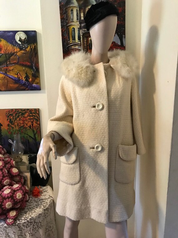 Vintage 1960s ELEGANT Off White COAT Wool No  Fur… - image 1