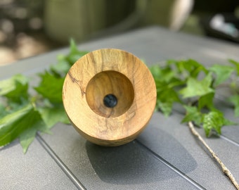 Bol en bois à fond boutonné