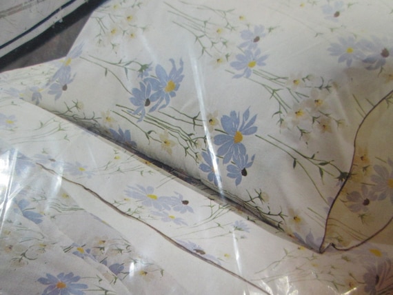 Vintage Twin Flat Sheet, Daisy Days by Pacific, Blue Daisies