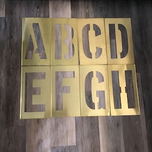 Pochoirs en laiton 16 pouces, Choisissez votre lettre de A à Z, Monogramme de lettre industrielle, Lettre murale de la galerie
