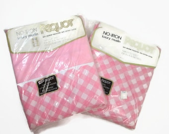 Vintage Checkmates Pink Twin Flat and Twin Fitted Sheets, New In Package