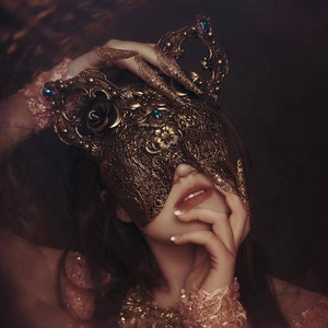 Cathedral Kitten Blind Mask