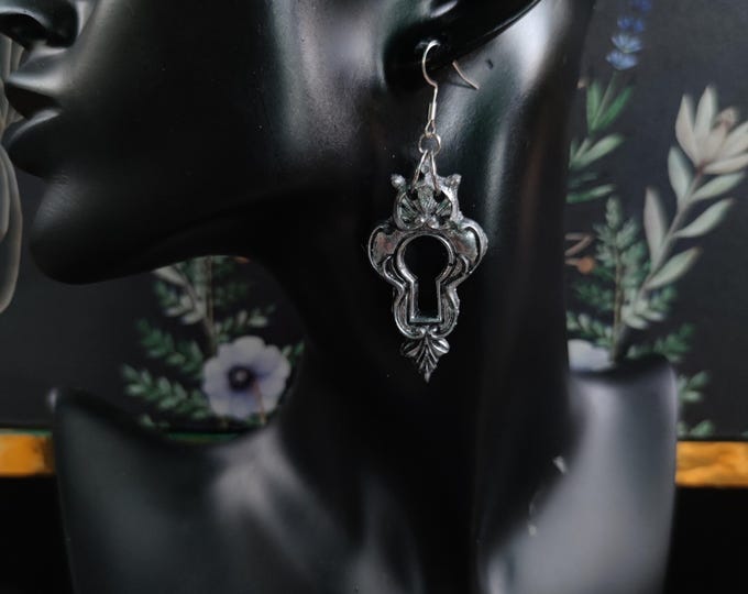 Keyhole Earrings