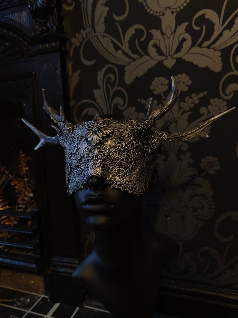 Small Hunt Blind Mask image 1