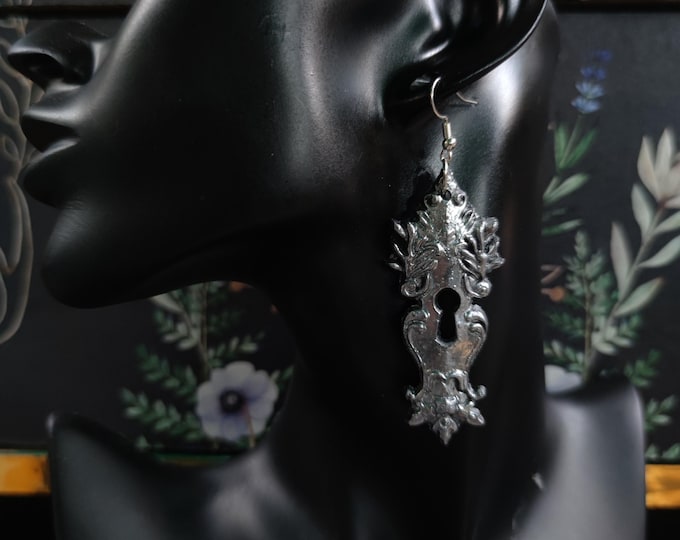Keyhole Earrings