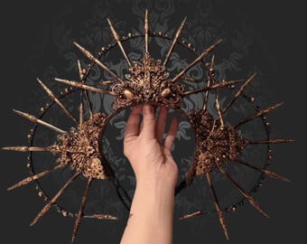 Gold Tudor Halo