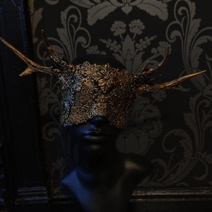 Small Hunt Blind Mask image 3