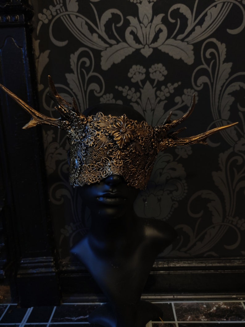 Small Hunt Blind Mask image 3