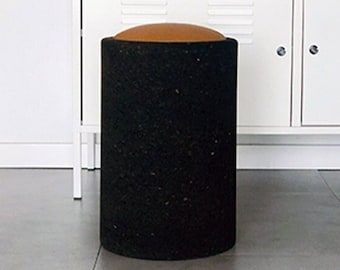 Tabouret en liège noir écologique fait à la main avec un dessus brun coussin doux, tabouret en liège noir Eco, tabouret écologique, tabouret rustique, livraison gratuite