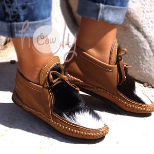Mocassins en cuir brun, Mocassins Femme, Bottes mocassins, Mocassins femme, Mocassins cuir, Mocassins Hommes, Mocassins Hommes, Bottes Femme