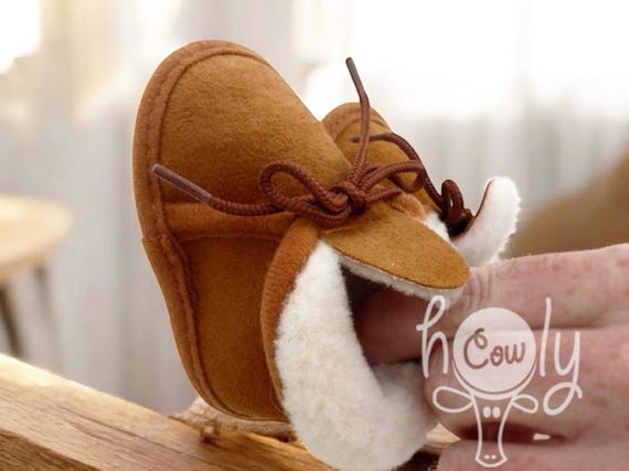 Handmade Sheepskin Baby Boots, Baby Boots, Toddler Boots, New Mom Gift, Baby Shower Gift, Kids Slippers, Sheepskin Boots, Baby Moccasinssss