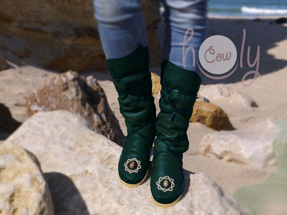 Mocasines de cuero oscuro con concha de mar - España