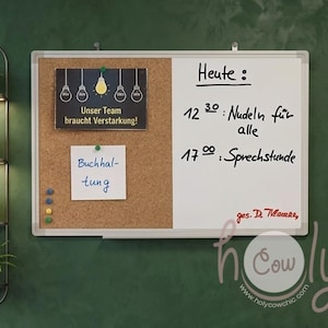 May include: A white framed whiteboard and corkboard are mounted on a green wall. The whiteboard has the word "Heute" and a schedule written on it. The corkboard has a sign that says "Unser Team braucht Verstärkung!" and a note that says "Buchhaltung".