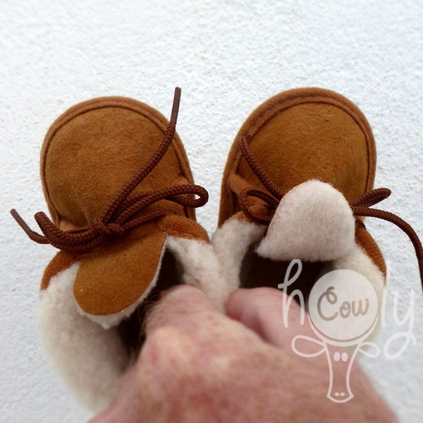 Bottes de bébé en peau de mouton faites à la main, bottes de bébé, bottes pour tout-petits, nouveau cadeau de maman, cadeau de Shower de bébé, pantoufles pour enfants, bottes en peau de mouton, bébé Mocassinssss