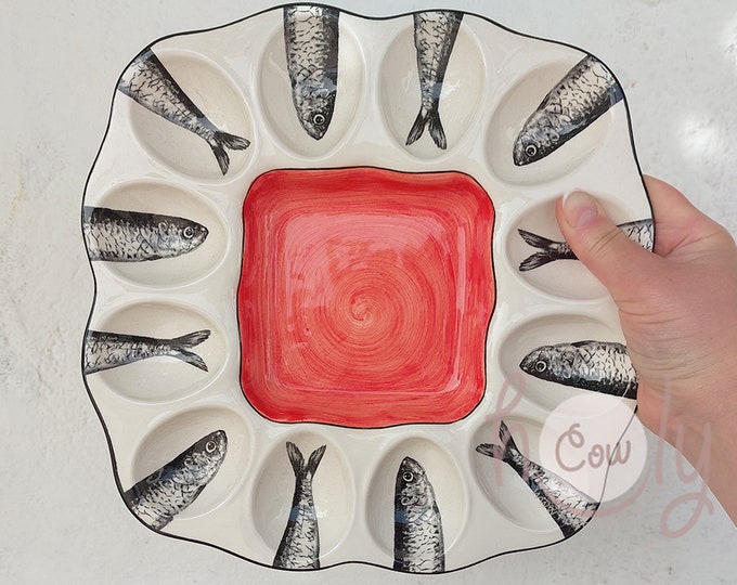Handgefertigte Bunte Keramik Eierhalter Mit Bemaltem Fisch