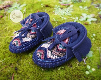 Mocassins en cuir bleu faits à la main, mocassins pour bébés, mocassins pour tout-petits, mocassins pour bébés, cadeau de nouvelle maman, cadeau de douche de bébé, bottes de bébé, bébé