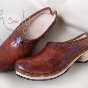 Handmade Traditional Brown Women&#39;s Leather Clogs, Women&#39;s Clogs, Leather Clogs, Clogs, Wooden Clogs, Boho Clogs, Women&#39;s Leather Clogs