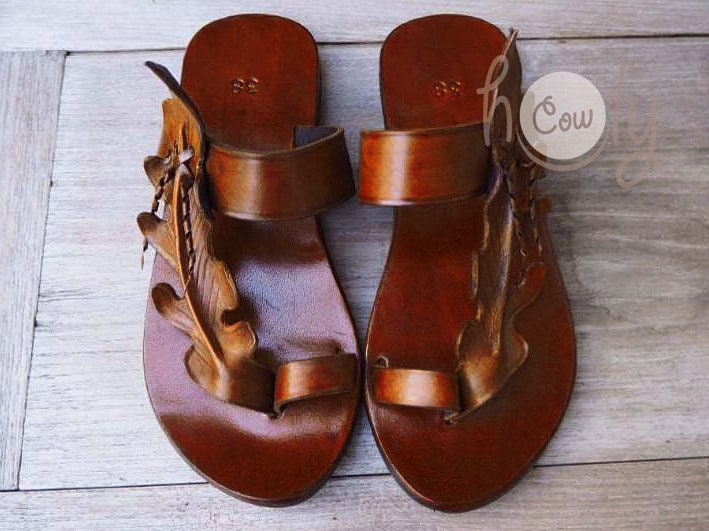 フラワー刺繍ブラウンレザーサンダル オー マイ サンダルズ Oh my Sandals スクエアトウ型押しレザー