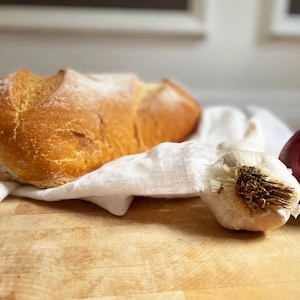 Rustic Farmhouse Washed Linen Bread Basket Liner: Multipurpose Kitchen Tea Towel for Artisan Presentation