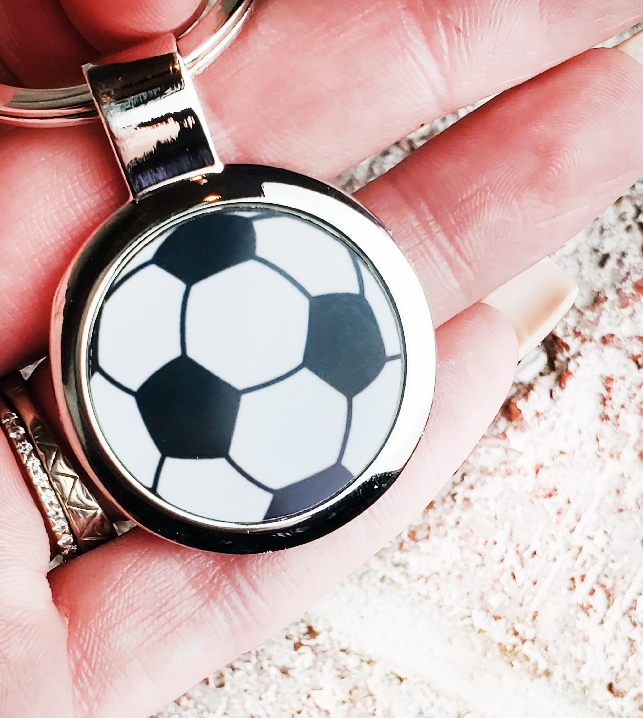  Llavero de balón de fútbol – Dijes de balón de fútbol de la  Copa del Mundo, llavero de símbolo de paz de fútbol : Arte y Manualidades