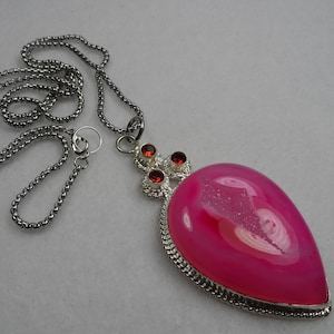 Pink Crystal Geode Druzy Agate Pendant Necklace - 30&quot; length stainless steel round box chain