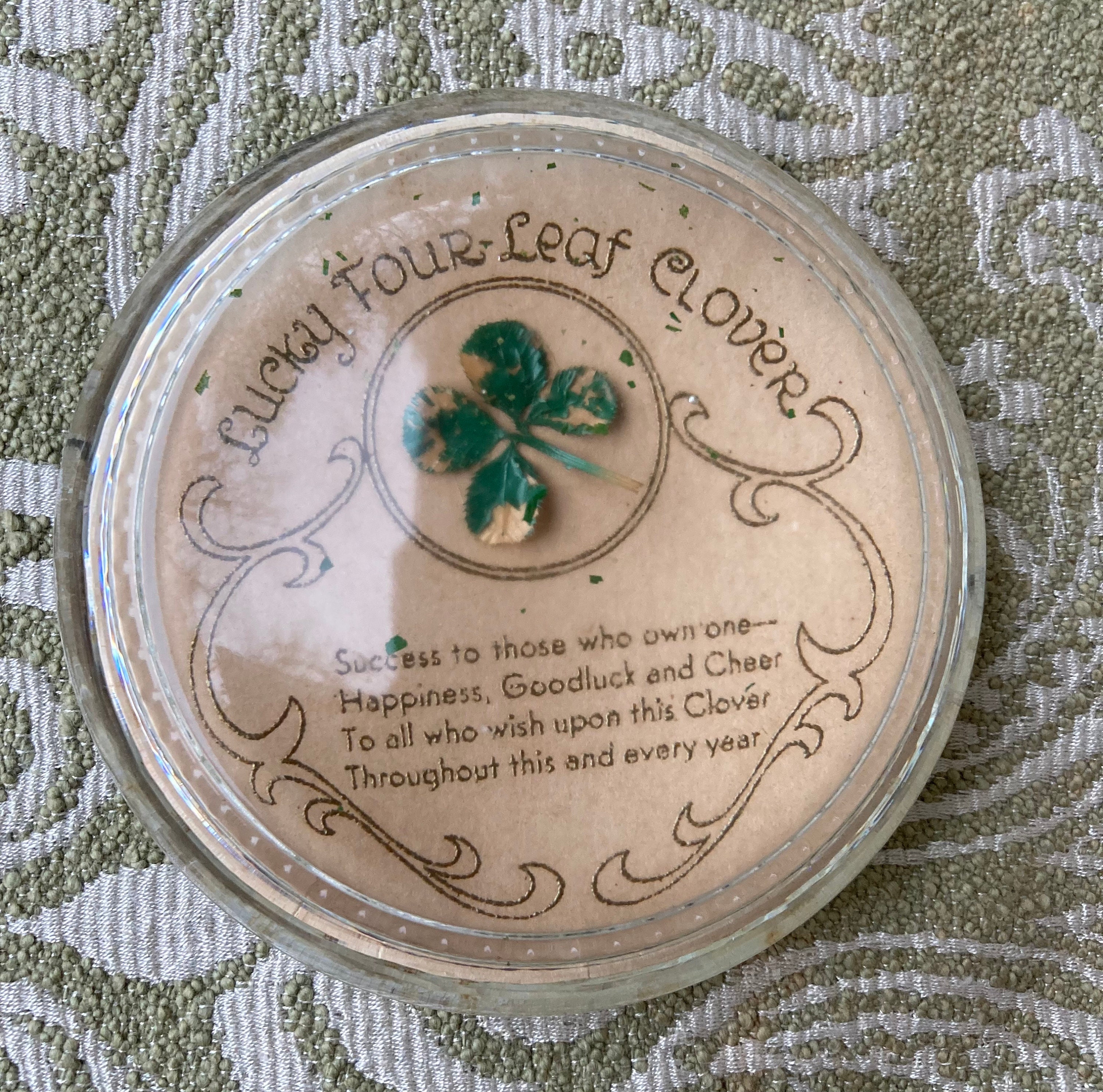 Real Large Four Leaf Clover Cube, St. Patrick's Day, Lucky Clover, Resin  Paperweight, Gift for Luck, Shamrock, Luck Charm – JW Botanique
