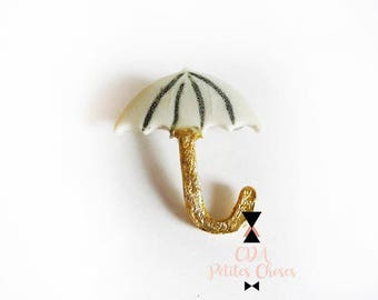 porcelain brooch "where is my umbrella"