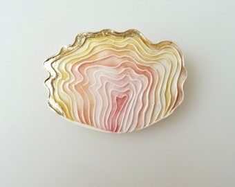 Broche en porcelaine coquillage XL