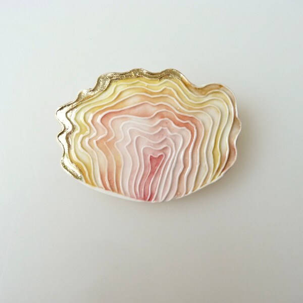 Broche en porcelaine coquillage XL