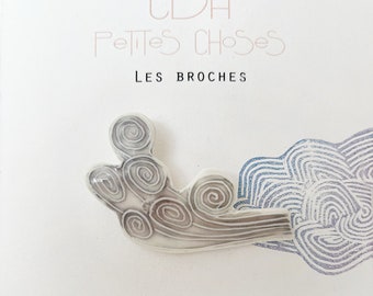 Porcelain brooch the gray wind