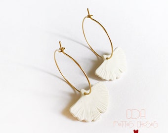 Boucles d’oreilles créoles mini ginkgo en porcelaine