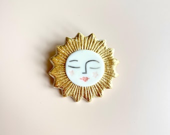 Broche Ancienne Porcelaine De Limoges Et Laiton Doré - Scène Galante - Occasion