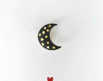 Broche en porcelaine lune noire et or