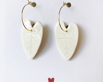 Boucles d'oreilles créoles grandes feuilles en porcelaine