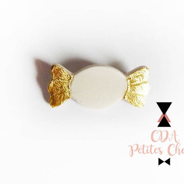 broche en porcelaine  Bonbon émail blanc craquelé et feuille d'or