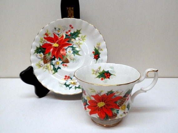 Royal albert Cup and saucer Yuletide(TRE) Royal albert Cup and saucer Yuletide(TRE)