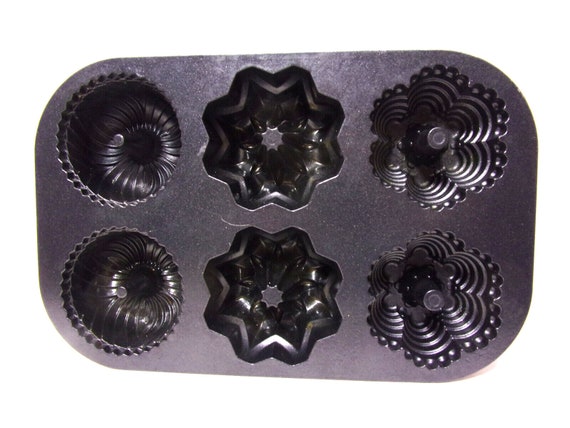 Nordic Ware Multi Mini Bundt Cake Baking Pan Mold 6 Mini Cakes 