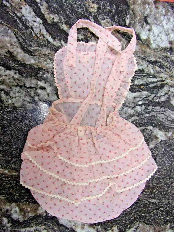 1950s NOS Baby Romper Ruffled Pink with Rose Deco… - image 3