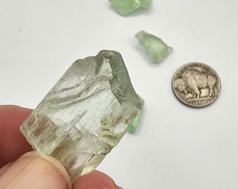 ヒデナイト原石 64カラット - Etsy 日本