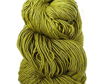 Galler Yarns W.O.W ganzer Strang in einer Vielzahl von Farben. 100% Merinowolle. Kammgarn . Einlagig . 475 Meter . 8 Unzen