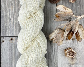 SW Slub Merino Nylon Blend Yarn . Fingering . 437 yards . 100 g . Constellation . undyed . ecru